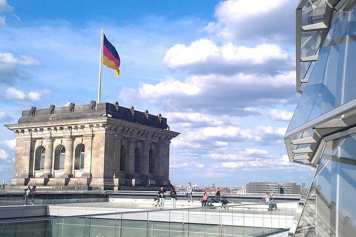 2024 Guided tour of the government district to the Reichstag