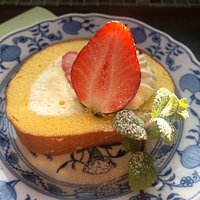 湖面を眺めるカウンター席