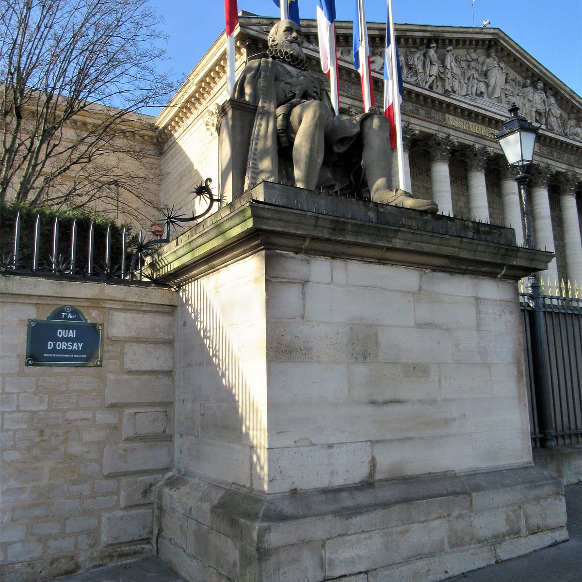 LA STATUE DE MAXIMILIEN DE BÉTHUNE, DUC DE SULLY (Paris) All You Need