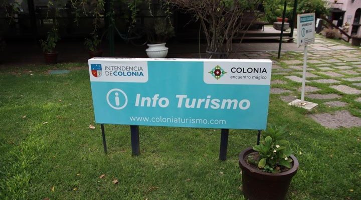 Sign to visitor center
