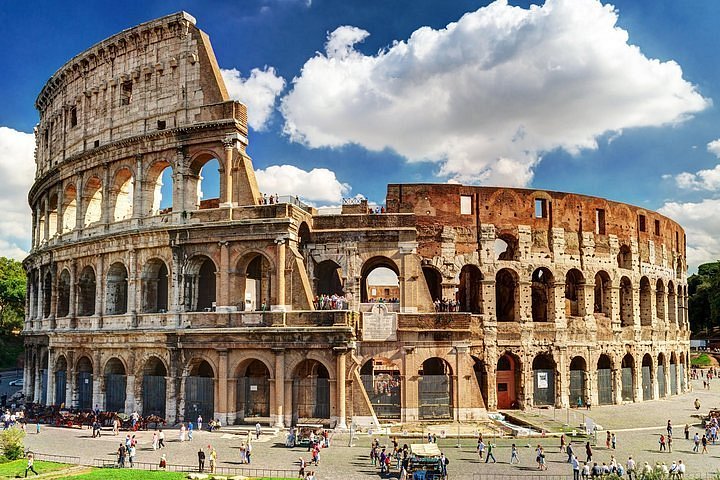 Private city tour in Rome with driver-guide 2023