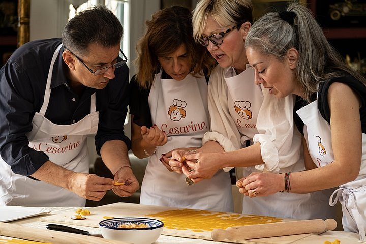 2024 Cesarine: lezione di pasta e tiramisù in piccoli gruppi a Bologna