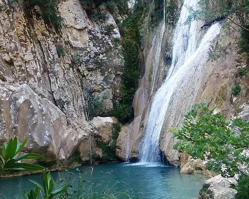 Wandeling van Polilimnio-watervallen