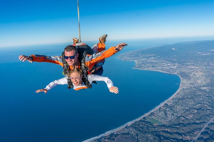 2024 18 000 Ft Tandem Skydiving Close to San Francisco Bay Area