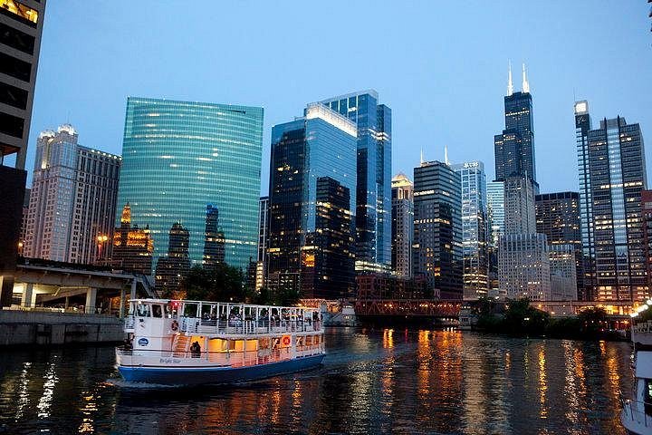 chicago river cruise with alcohol