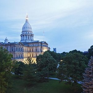 tourist attractions in lansing michigan