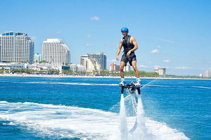 SEABOB F7' underwater jet-ski lets you swim like 007