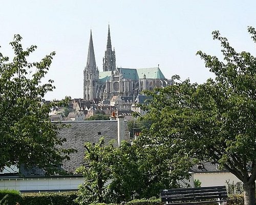 Chartres and Its Cathedral: 5-Hour Tour from Paris with Private Transport