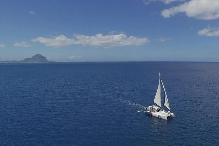 catamaran cruise le morne