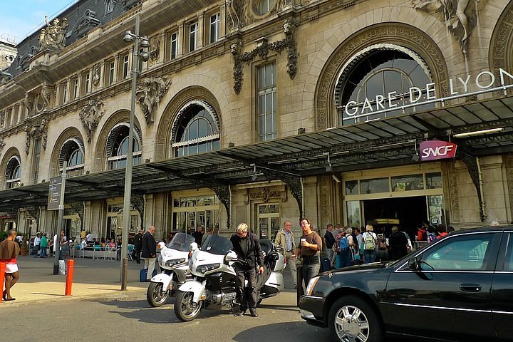 2024 Paris Private Departure Transfer: Hotel to Railway Station