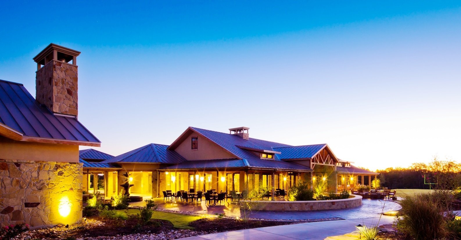 TRADITIONS CLUB Lodge Reviews Bryan TX   Clubhouse At Night 