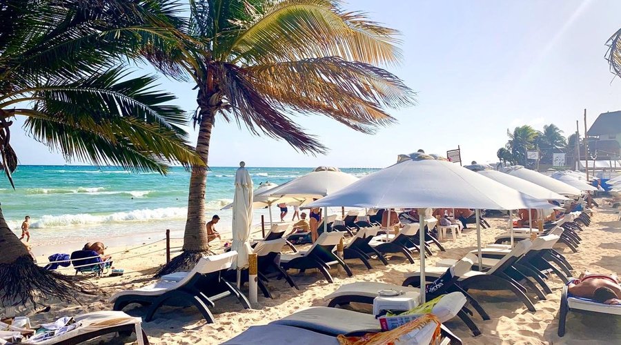 ZONA DE PLAYA A 400 METROS DEL HOTEL.