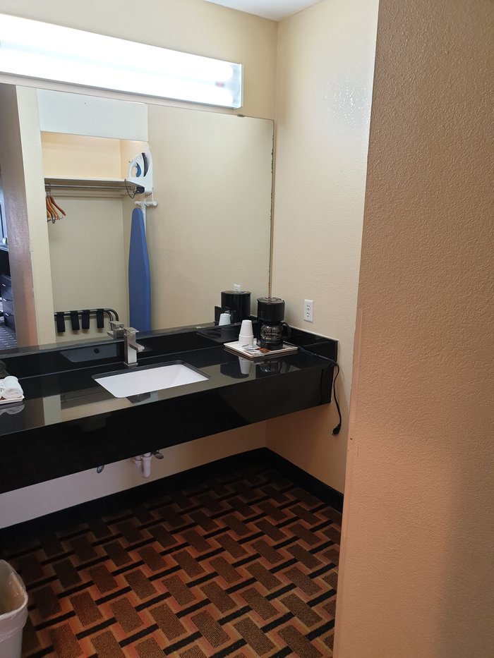 COUNTRYSIDE INN - Prices & Motel Reviews (Wharton, TX)