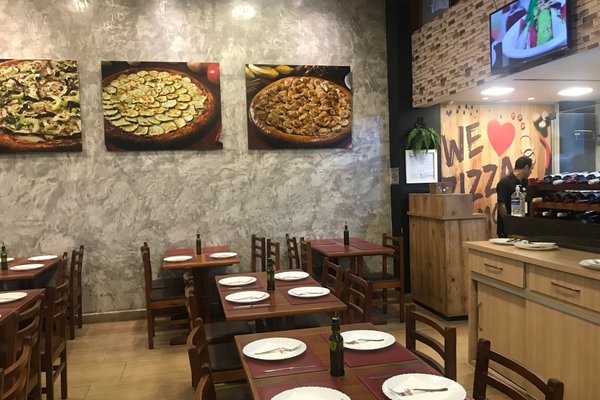 Uma pizzaria que terceiriza a massa! – Foto de Pizza Place, Bertioga -  Tripadvisor