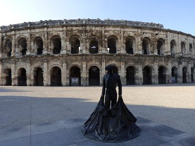 Teen girls Nîmes