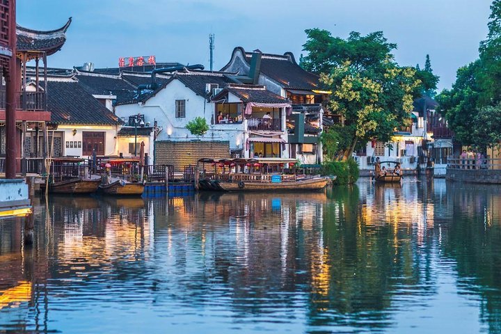 ZHUJIAJIAO CHENGHUANGMIAO TEMPLE (Shanghai) - All You Need To Know ...