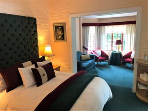 Room & Suite