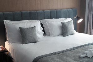 Room & Suite