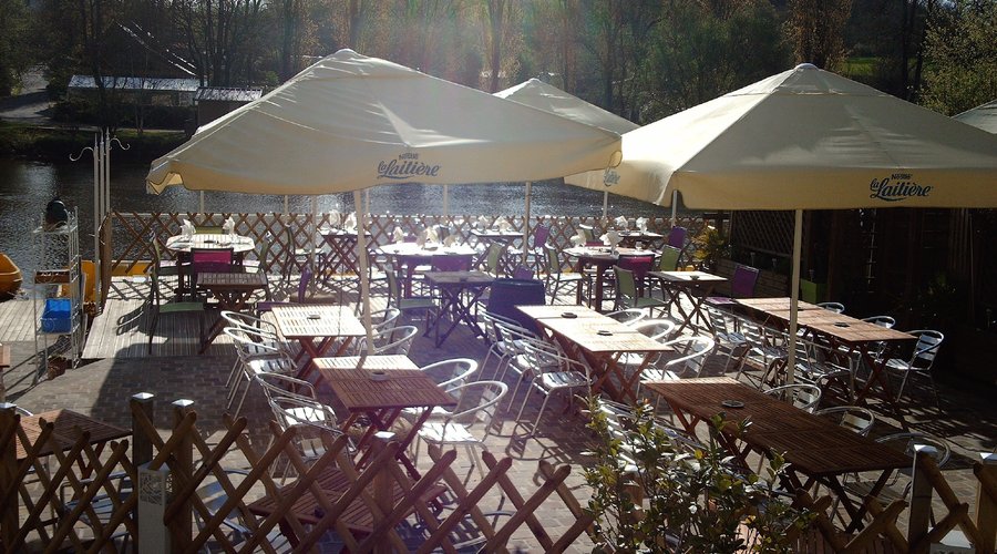 terrasse aux bords de l eau