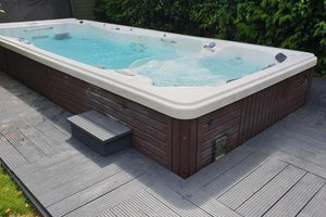 Pool & Beach