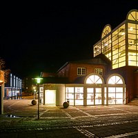 Musik - og Teaterhuset Værket i Randers. Koncerter, skuespil, foredrag, comedy og meget mere i Randers' gamle elværk på Sven Dalsgaards Plads 1, 8900 Randers.