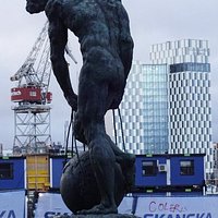 Statue and Clarion Hotel
