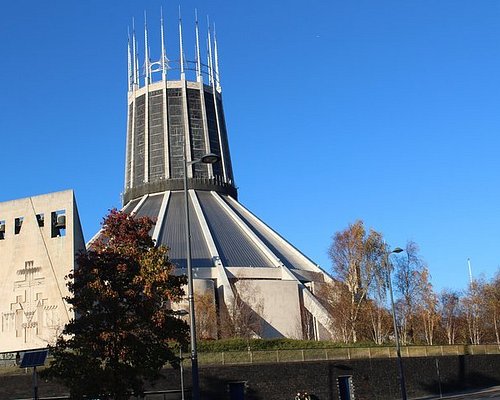 bus tour of liverpool