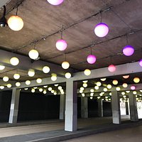 La Pixel Avenue de Fred Sapey-Triomphe, sous le pont de l’autoroute A86, au pied du Stade de France