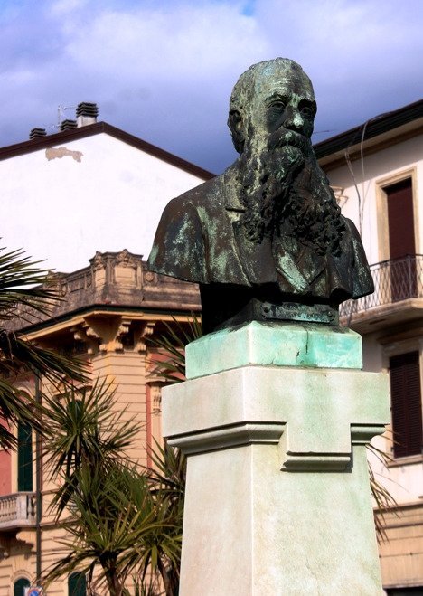 Statua Giuseppe Barsanti (Viareggio): All You Need to Know