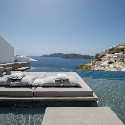 10 Best Luxury Hotels in Oia, Santorini: Where to Stay