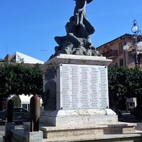 Munumento ai caduti - Vittoria.