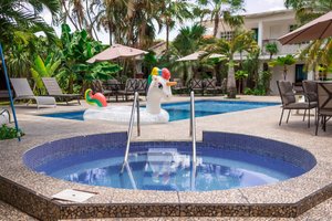 Piscina y playa
