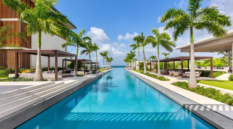 The longest pool in the Caribbean - 101m (333ft).