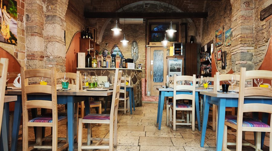 La sala, con le volte ed il pavimento ottocenteschi