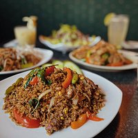 What’s your lunch plan today? Try our Khoa Phad Keemao-Nua (#66). Spicy beef fried rice with egg, peppers, onions, mushrooms and snap peas.
Flavoured with Thai basil and fresh chillies. This dish can be made gluten free on request.