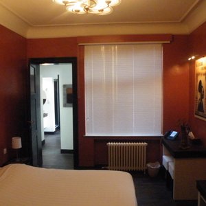 La chambre du 1er étage (sans ascenseur) est la chambre dédiée à la femme africaine.