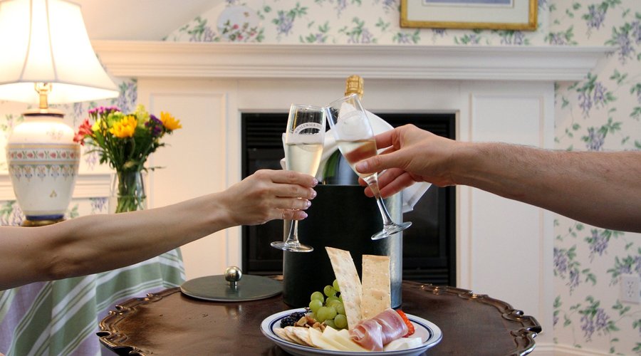 We offer extras like Champagne, cheese plates, flowers, chocolates to complete your celebratory weekend. 