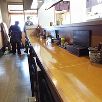 店内。
