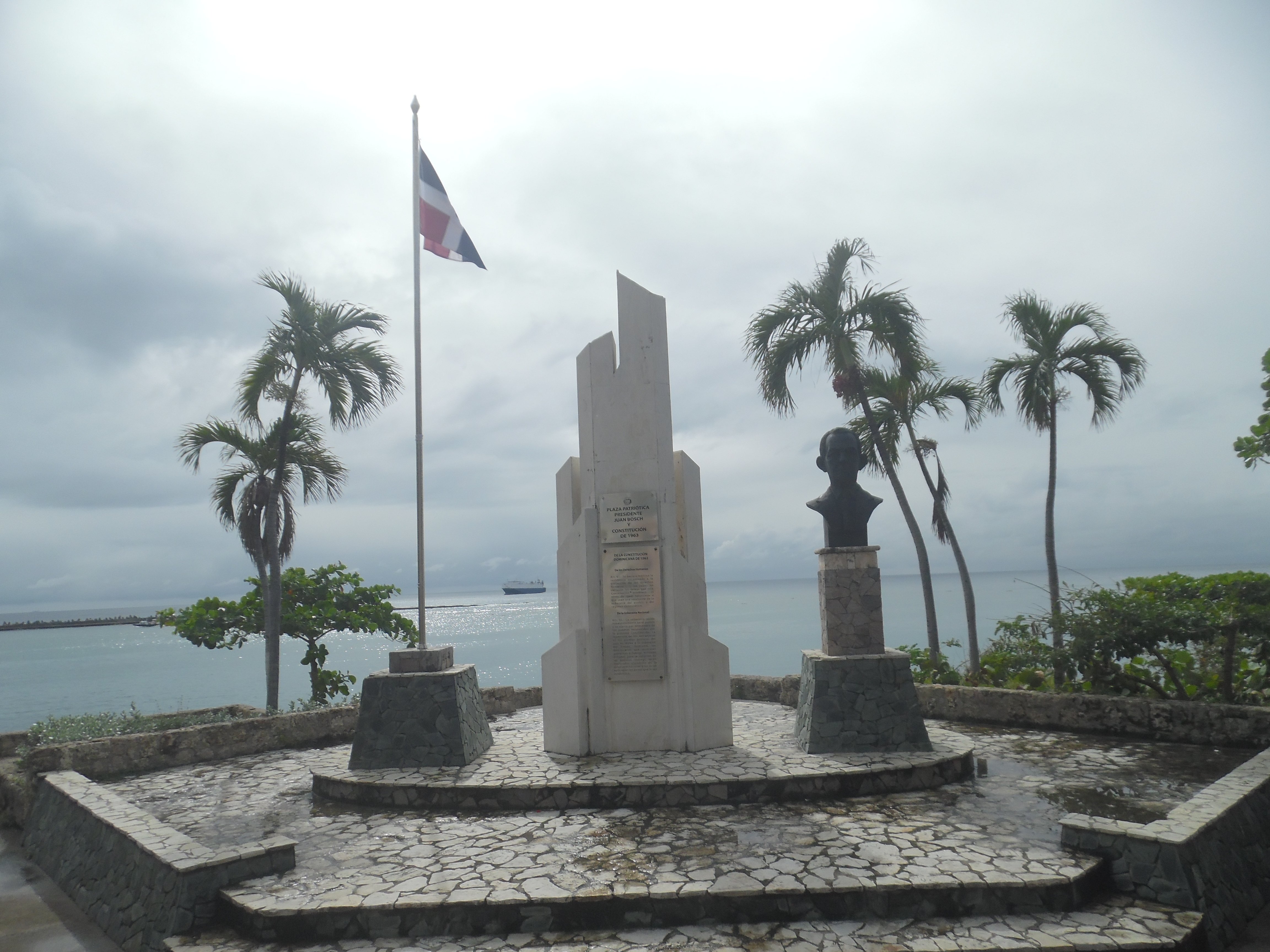 PLAZA PATRIOTICA PRESIDENTE JUAN BOSCH Saint Domingue Ce qu il