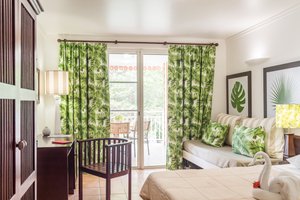 Room & Suite