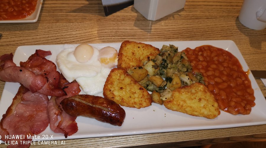 Absolutely amazing breakfast. Impeccable manners and treatment from Glenn 😊 couldn't do anything more for me if he tried