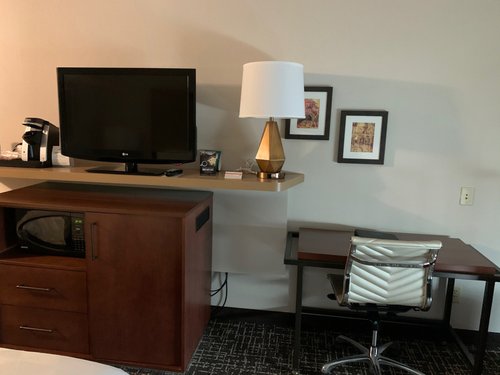 HOLIDAY INN & SUITES MINNEAPOLIS - LAKEVILLE, AN IHG HOTEL - Updated ...