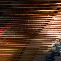 RESTAURANT FRANÇAIS WITH A PIANO