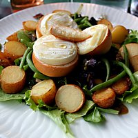 La salade de chèvre chaud