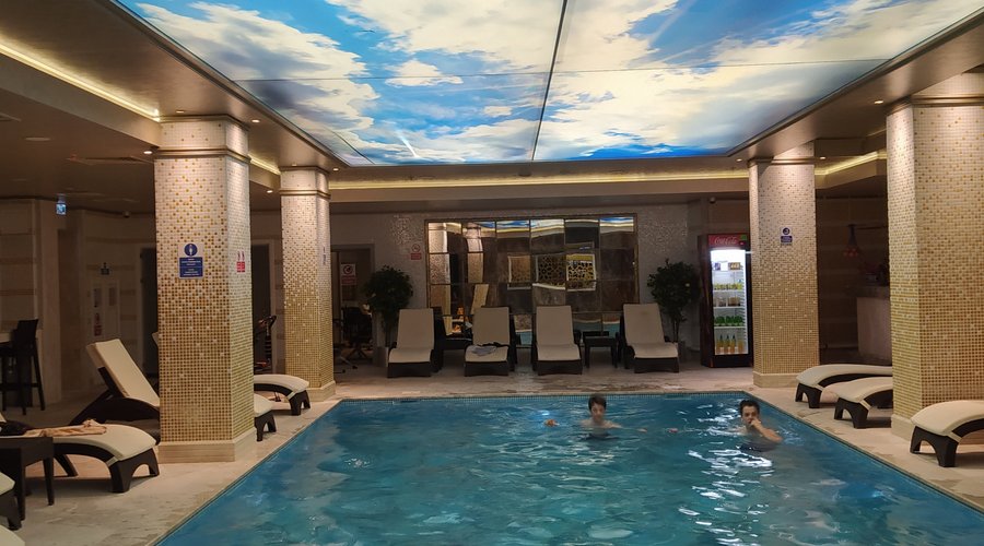 Piscine intérieure chauffée