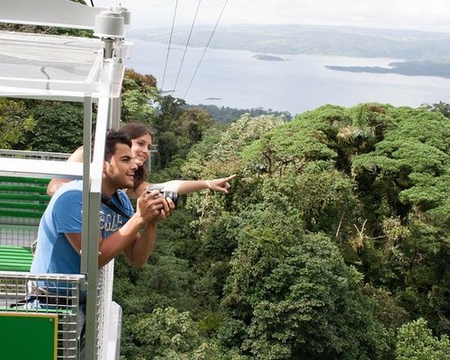 Tourist arriving to platform on a canopy cable ride, Monteverde, Santa  Elena, Costa Rica, Central America Stock Photo - Alamy