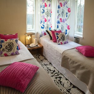 7 rooms with double or separate beds