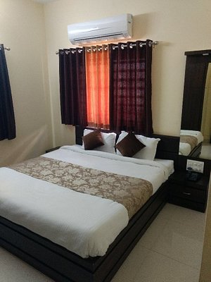 Daze Off Studio House in Bhuj, image may contain: Bed, Furniture, Bedroom, Room