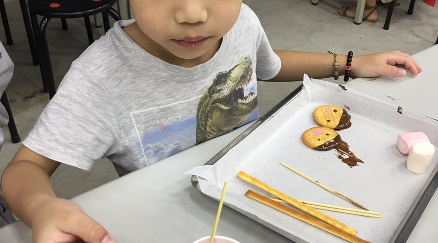學作巧克力有趣又好吃