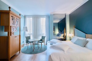 Room & Suite